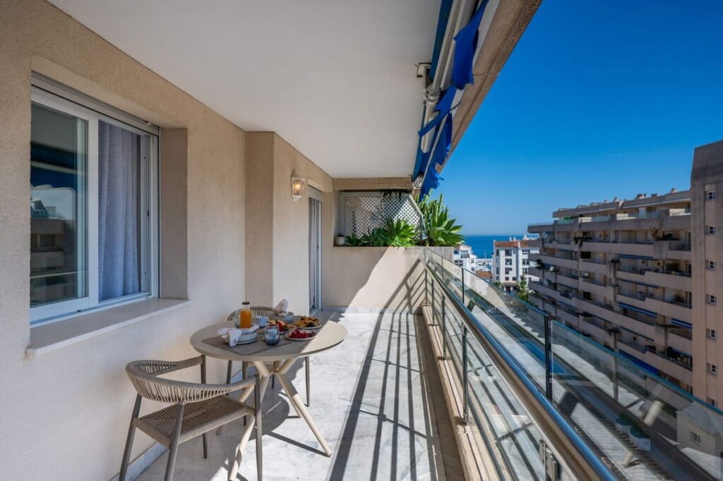 Exclusief 2-slaapkamer appartement op de 7e verdieping met zee- en Gibraltar-uitzicht – Puerto Banús in Puerto Banús - hoofdfoto