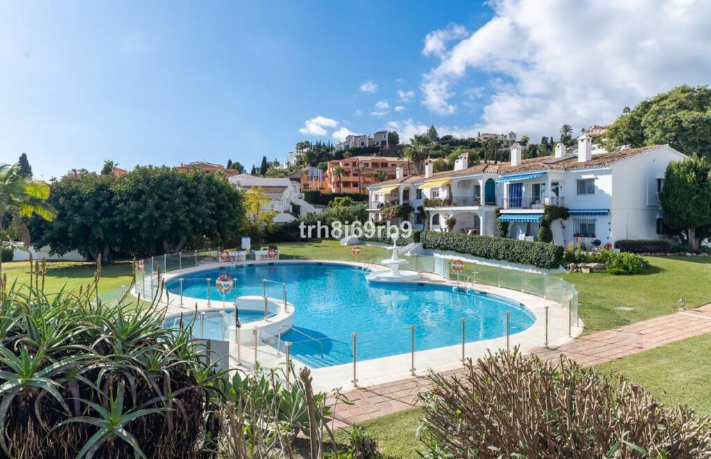 Charmant appartement in Pueblo Cortés del Golf, Benahavís in Benahavís - hoofdfoto