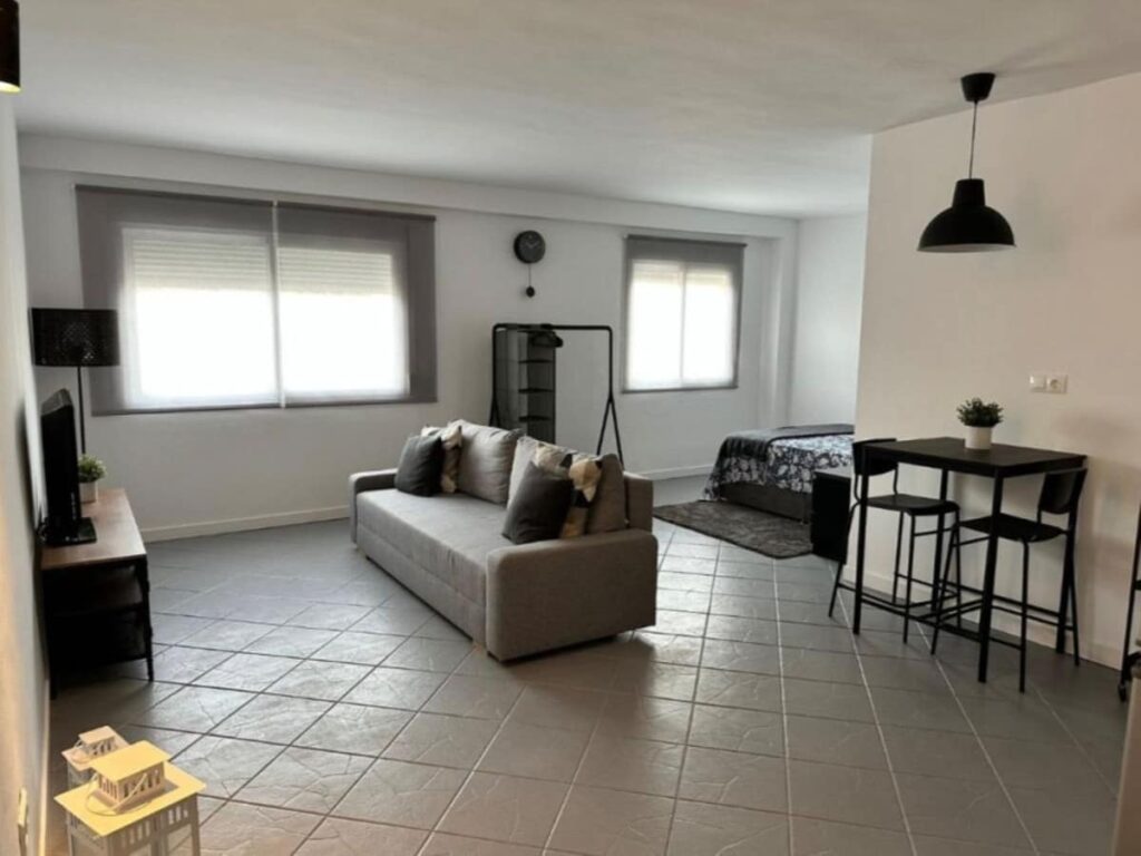 Investeringskans in Monda – 2 onafhankelijke appartementen in één gebouw in Monda - hoofdfoto