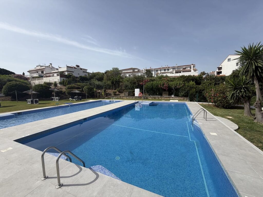 3-slaapkamer villa met panoramisch zeezicht in Princesa Kristina, La Duquesa in La Duquesa - hoofdfoto