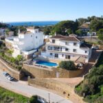 8 bedroom House in Elviria