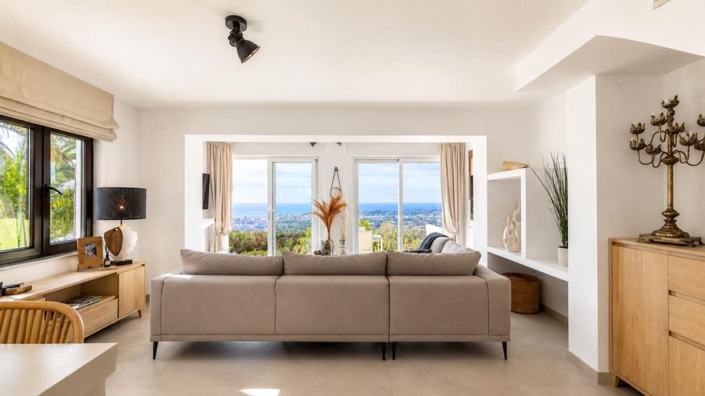 Volledig gerenoveerde hoekwoning in Mijas La Nueva met 180° panoramisch uitzicht in Mijas - hoofdfoto