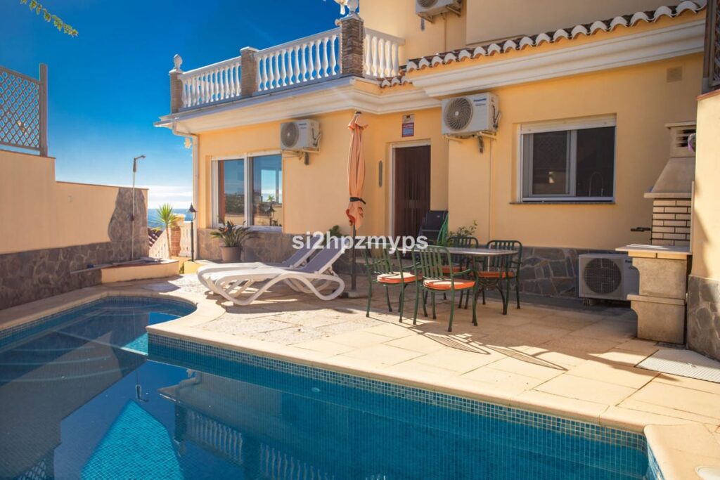 Villa met zwembad in Torrox Costa (3 slaapkamers) in Torrox - hoofdfoto