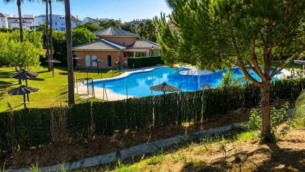 Licht 1-slaapkamer appartement met zeezicht-terras en privégarage – San Luis de Sabinillas in San Luis de Sabinillas - hoofdfoto