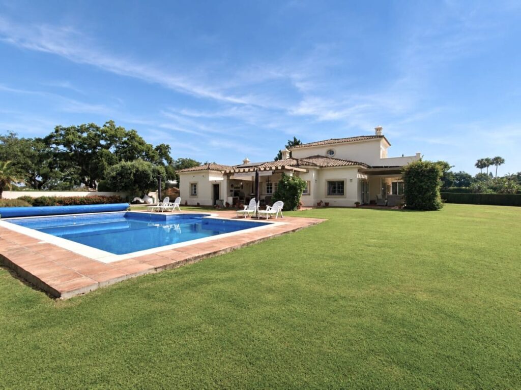 5-slaapkamer villa aan de golfbaan in San Roque Club in San Roque Club - hoofdfoto