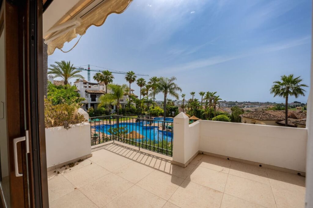 Drie-slaapkamer stadswoning in El Paraiso in El Paraiso - hoofdfoto