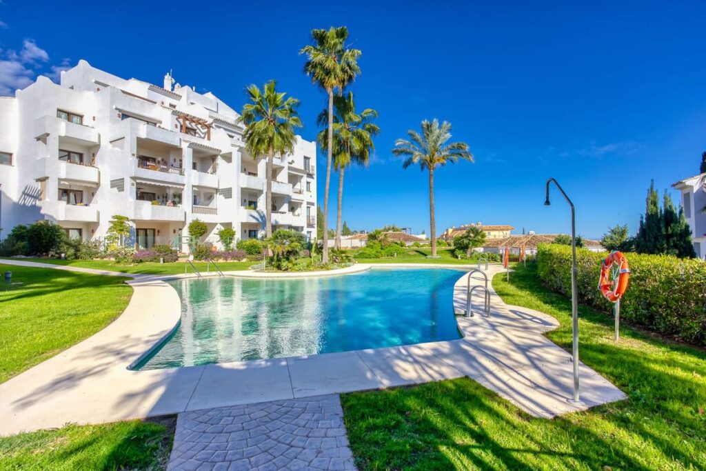 Enige vier-slaapkamer duplex penthouse in de urbanisatie van Mijas Golf - hoofdfoto