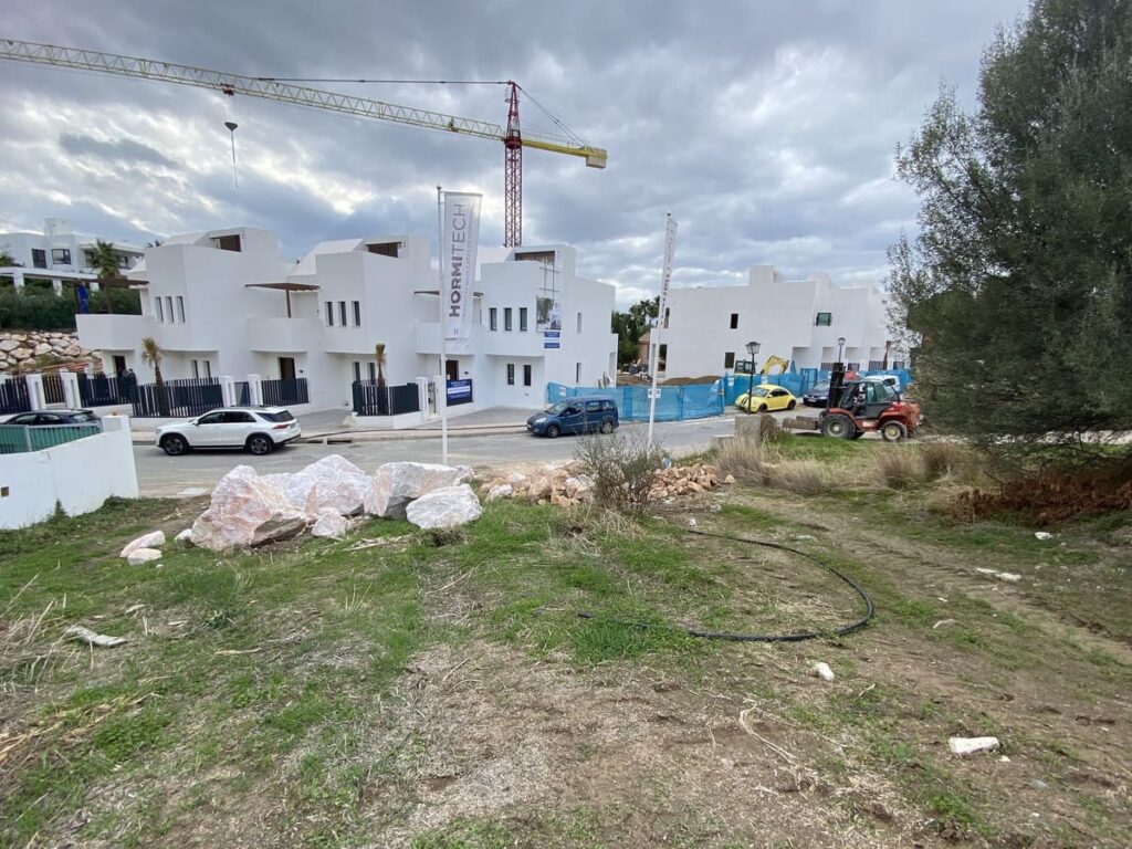Kavel met bouwvergunning in Nueva Andalucía (Marbella) in Nueva Andalucía - hoofdfoto