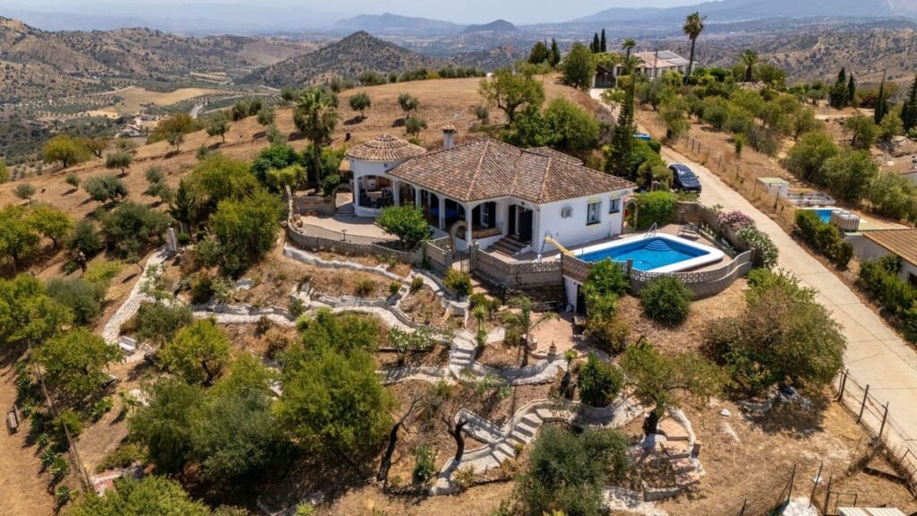 3-slaapkamer finca in Guaro met panoramisch bergzicht in Guaro - hoofdfoto