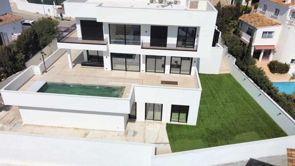 Exclusieve nieuwbouwvilla met zeezicht in Riviera del Sol in Riviera del Sol - hoofdfoto