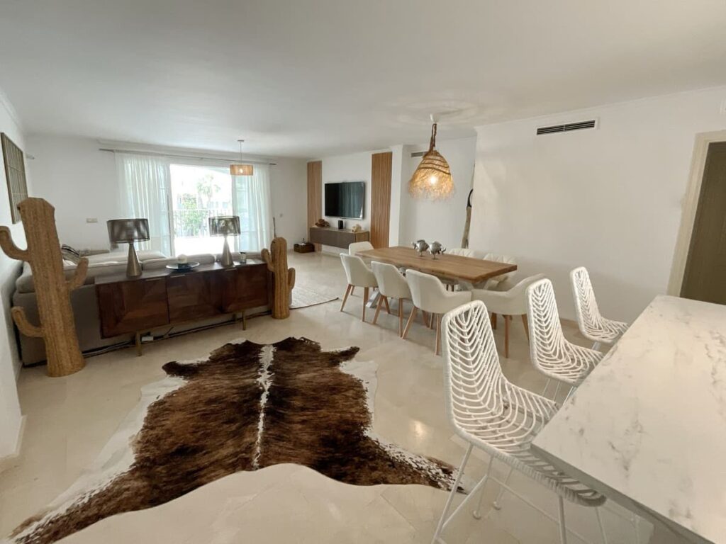 Drie-slaapkamer appartement op een van de exclusieve eilanden van Sotogrande Marina - hoofdfoto