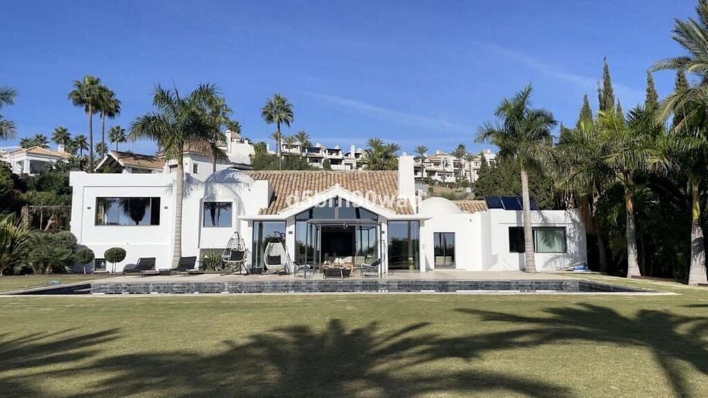 Elegante gerenoveerde villa met vijf slaapkamers in Benahavís in Benahavís - hoofdfoto