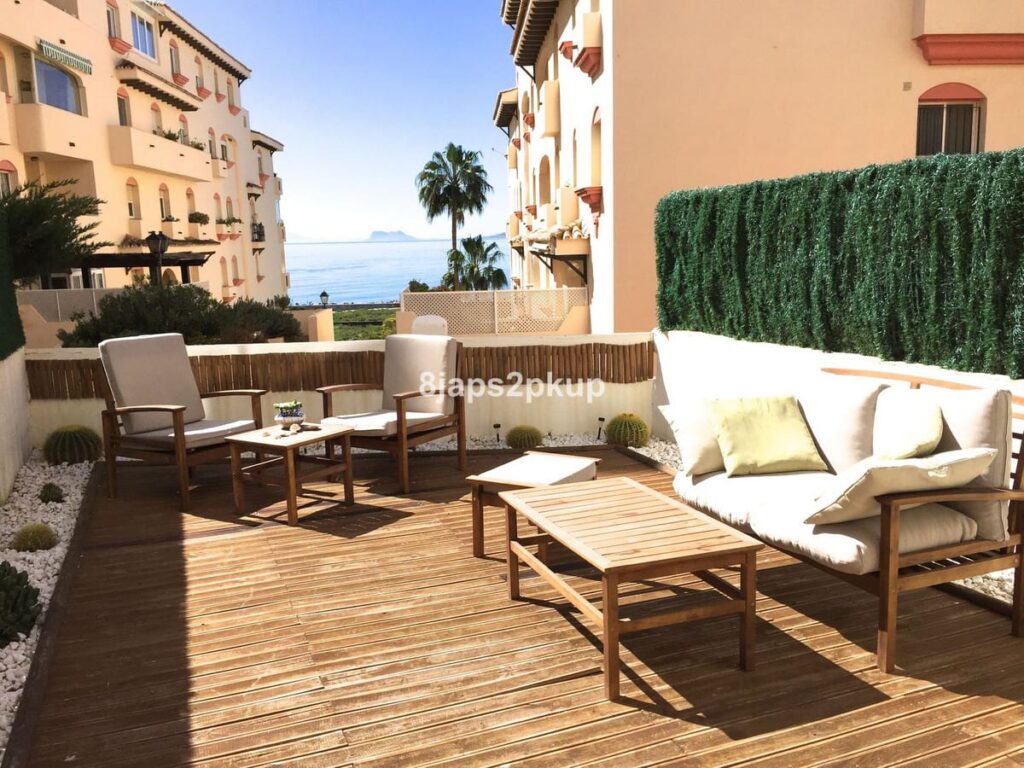 Charmant 1-slaapkamer appartement met ruim terras en zeezicht in Estepona in Estepona - hoofdfoto