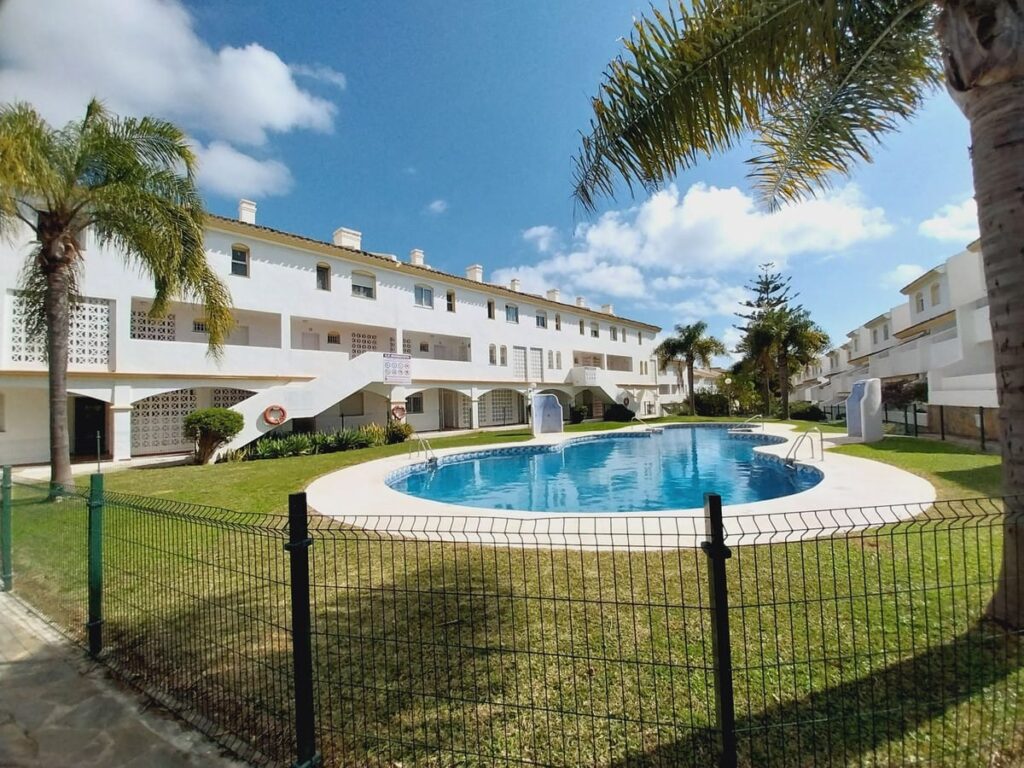 Drie-slaapkamer appartement in Calahonda in Calahonda - hoofdfoto