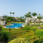 Drie-slaapkamer appartement in Nueva Andalucía met toeristische verhuurlicentie