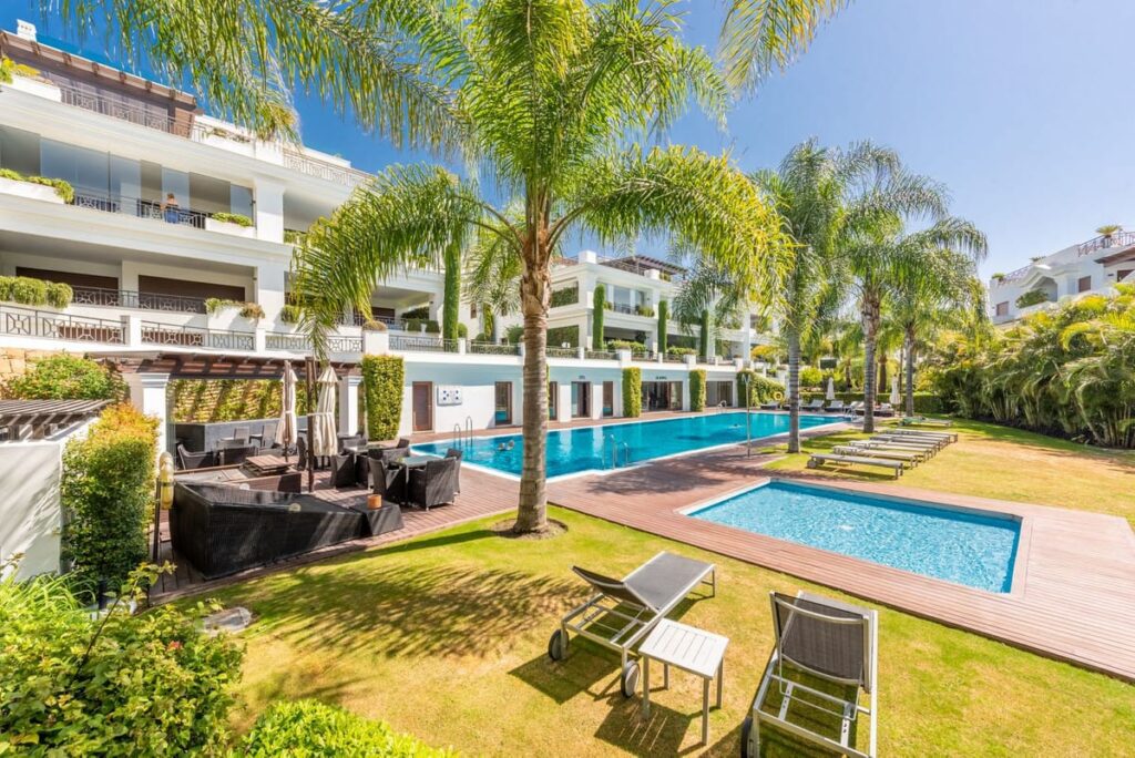 Drie-slaapkamer penthouse direct aan het strand in Estepona in Estepona - hoofdfoto