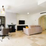 Gerenoveerd 2-slaapkamer appartement in Pinos de Aloha, Nueva Andalucía