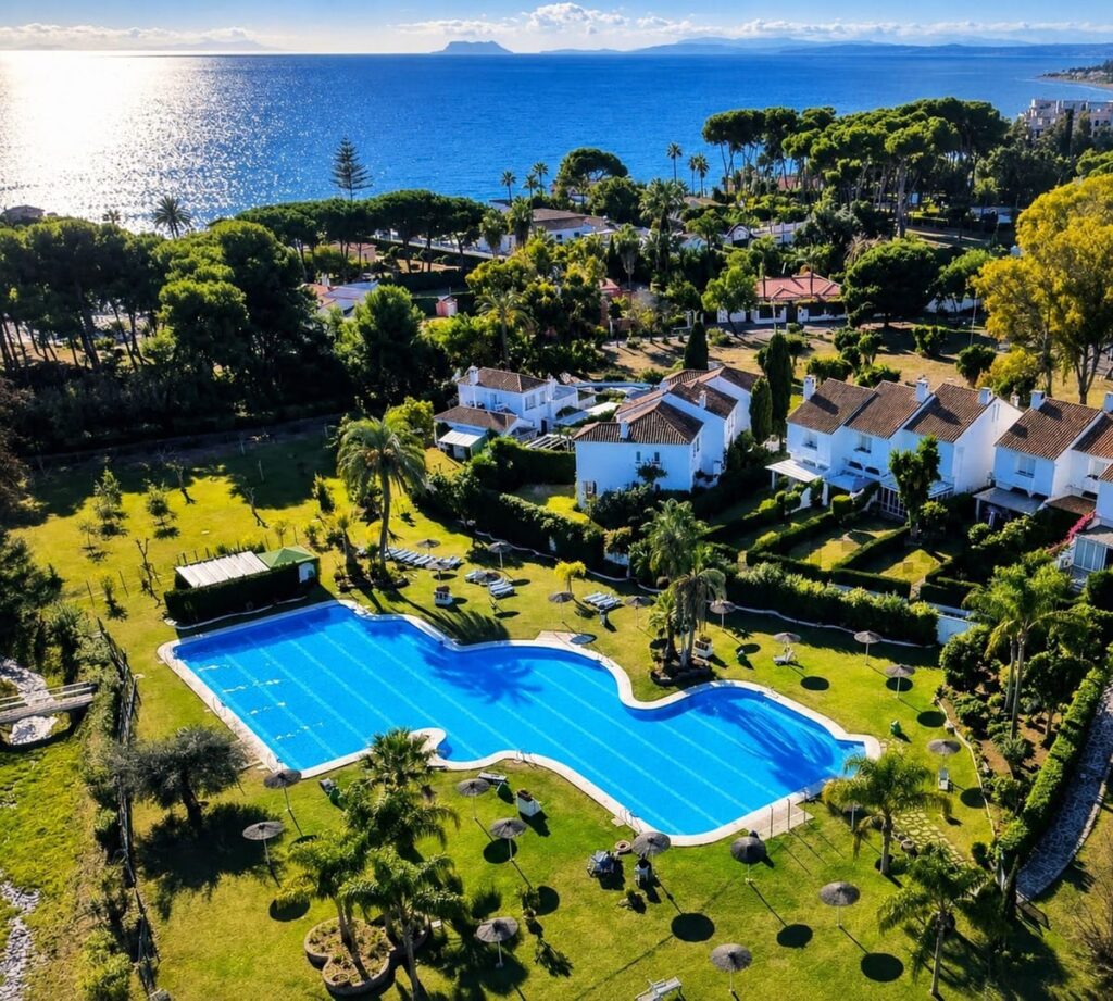 3-slaapkamer villa aan het strand in Benamara, halverwege Estepona en San Pedro Alcántara in Benamara - hoofdfoto