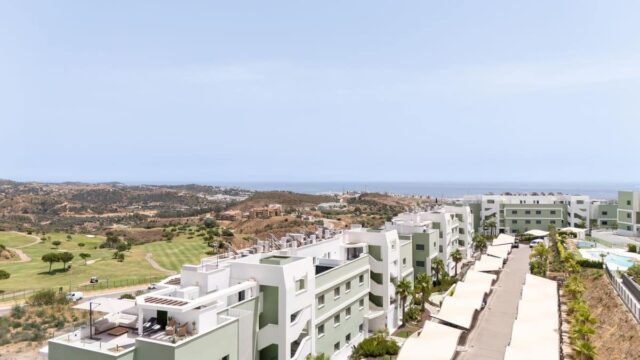 Prachtig 2-slaapkamer appartement op de bovenste verdieping met privé dakterras – Calanova Golf, La Cala de Mijas