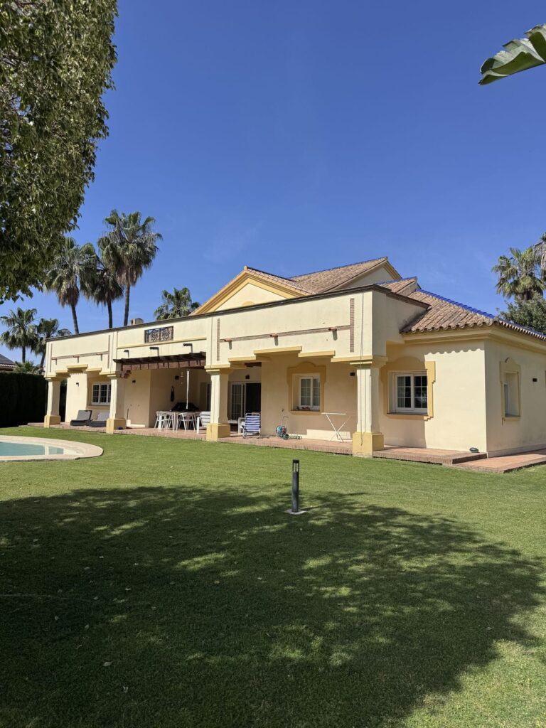 Drie-slaapkamer villa in Estepona in Estepona - hoofdfoto