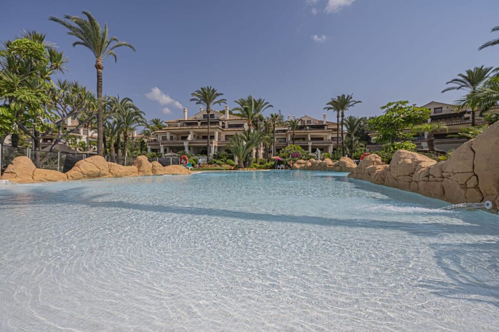 2-slaapkamer appartement aan het strand in Los Monteros in Los Monteros - hoofdfoto