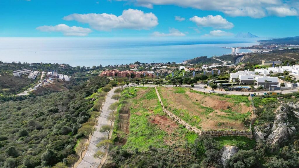 Perceel met project en bouwvergunning inbegrepen in Sotogrande in Sotogrande - hoofdfoto