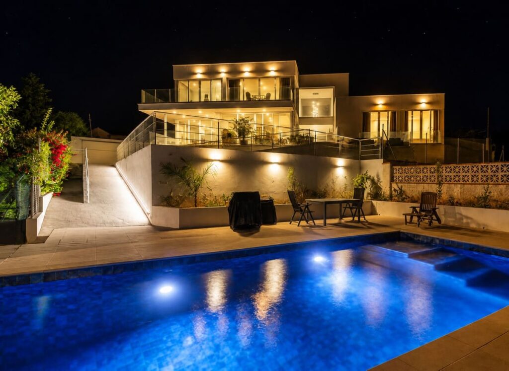 Villa in Estepona met privéperceel en zwembad in Estepona - hoofdfoto