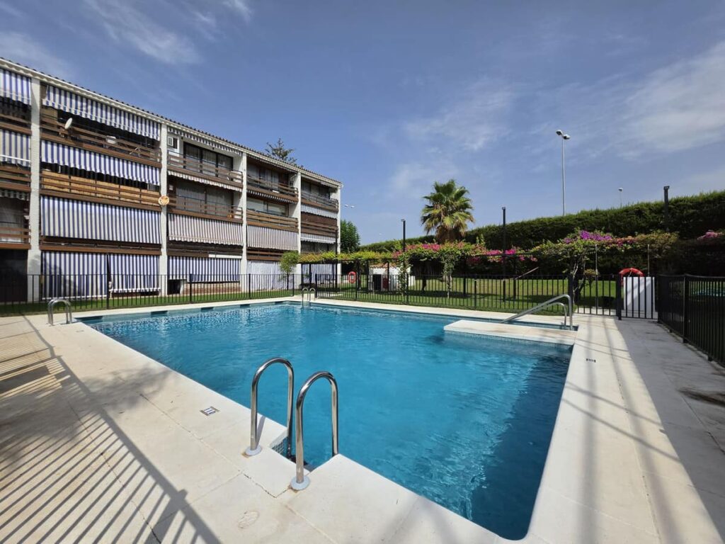 Charmant 1-slaapkamer penthouse met zwembadzicht in Cortijo Blanco, Marbella in Cortijo Blanco - hoofdfoto