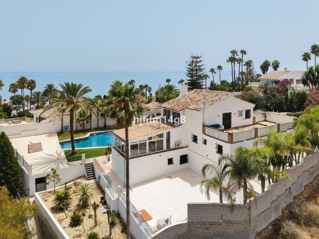 6-slaapkamer villa in Estepona (Bahía Dorada) – renovatieproject in Estepona - hoofdfoto