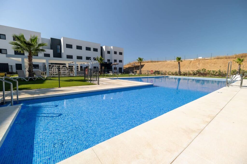 Drie-slaapkamer hoekappartement met tuin in Estepona in Estepona - hoofdfoto