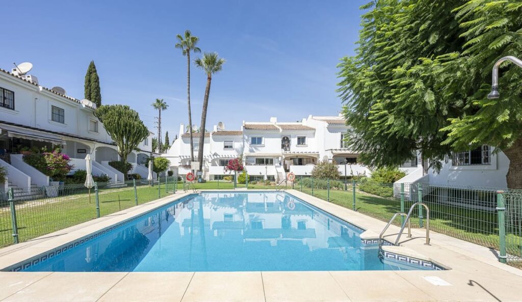Halfvrijstaande woning met 4 slaapkamers in Nueva Andalucía in Nueva Andalucía - hoofdfoto