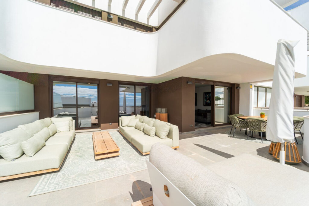 Drie-slaapkamer appartement in Estepona in Estepona - hoofdfoto