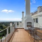 Duplex-penthouse met panoramisch zeezicht in Forest Hills, Estepona