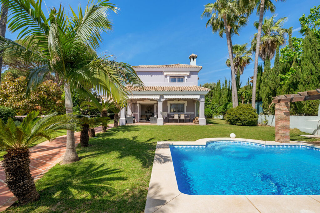 Vrijstaande villa in Estepona met 3 slaapkamers in Estepona - hoofdfoto