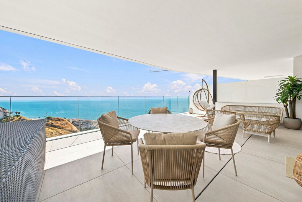 Luxe 2-slaapkamer appartement met panoramisch zeezicht in Higuerón in Higueron - hoofdfoto