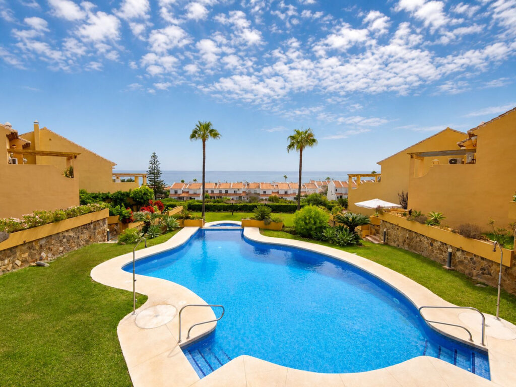 3-slaapkamer appartement in La Duquesa met panoramisch zeezicht in La Duquesa - hoofdfoto