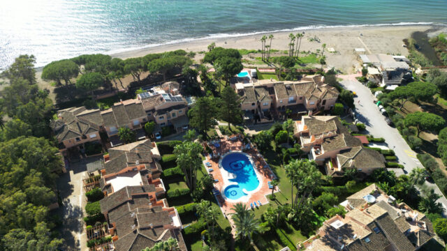 Vier slaapkamers duplex penthouse in Venalmar, Estepona Oost