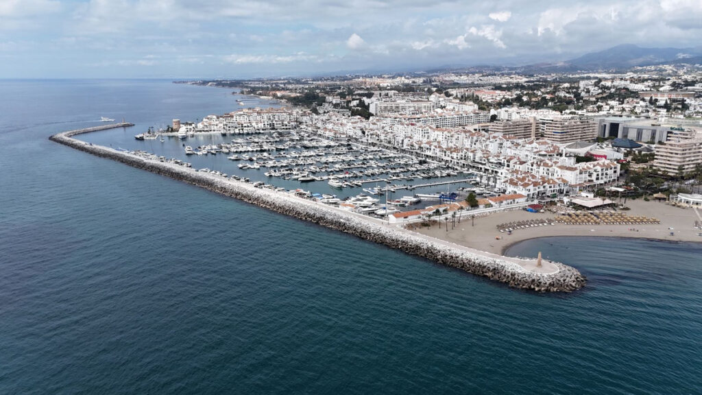 Appartement met 2 slaapkamers op de eerste lijn van Puerto Banús Marina in Puerto Banús - hoofdfoto