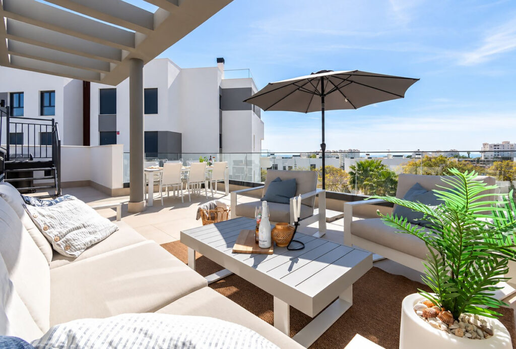 Exclusieve duplex-penthouse met privé dakterras in Estepona in Estepona - hoofdfoto