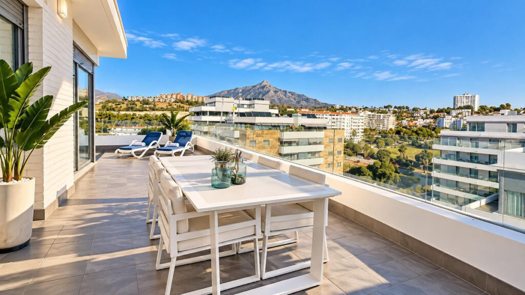 Penthouse met 2 slaapkamers in Jardines de Guadaiza, Nueva Andalucía in Nueva Andalucía - hoofdfoto