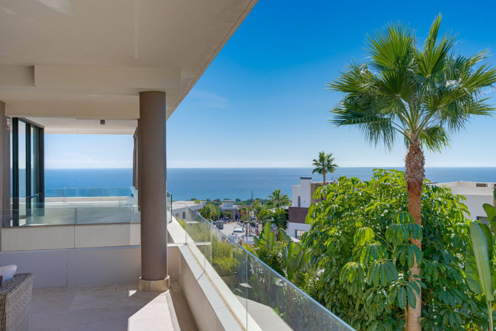Moderne appartement met twee slaapkamers en panoramisch zeezicht in Cabopino in Cabopino - hoofdfoto