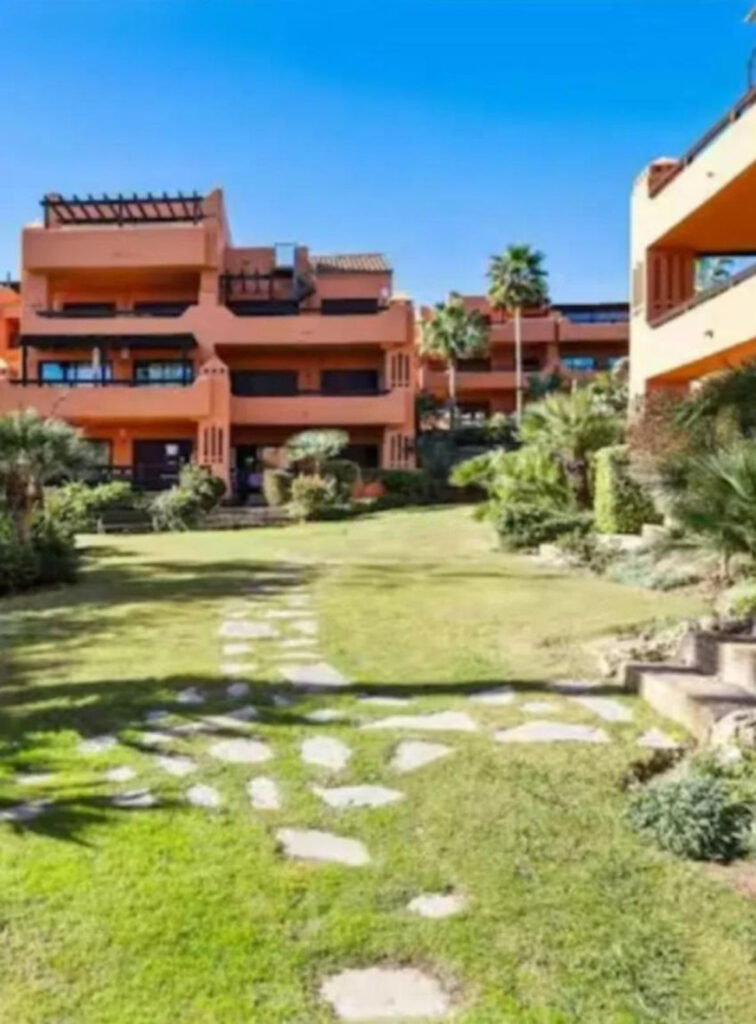 Gelijkvloers appartement met 2 slaapkamers in Estepona in Estepona - hoofdfoto