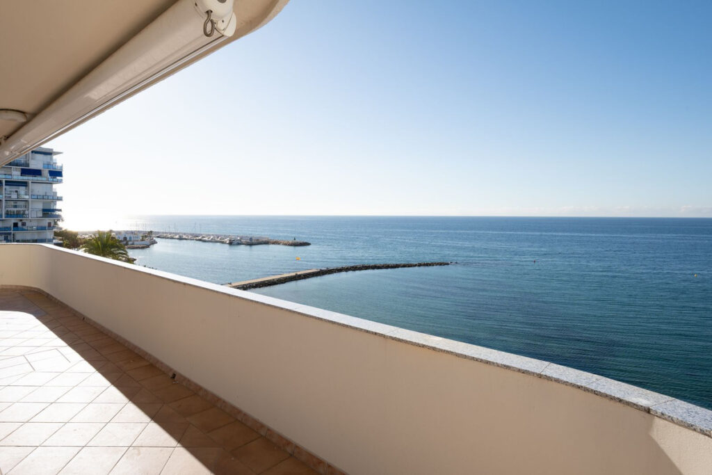 Drie-slaapkamer penthouse aan de waterkant in Marbella in Marbella - hoofdfoto