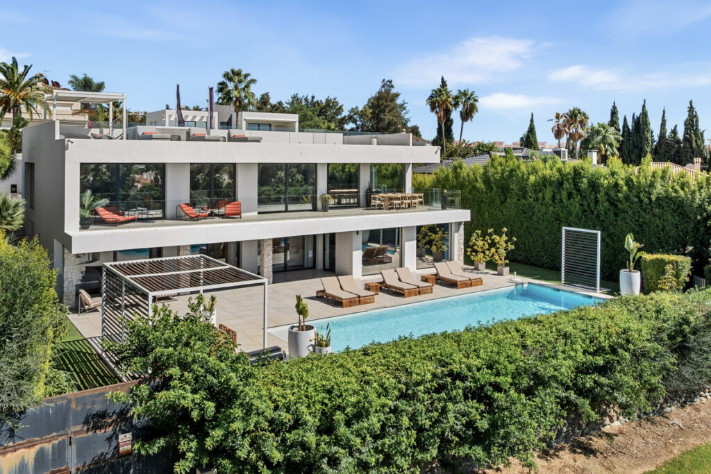 Vijf-slaapkamer villa in Nueva Andalucía in Nueva Andalucía - hoofdfoto