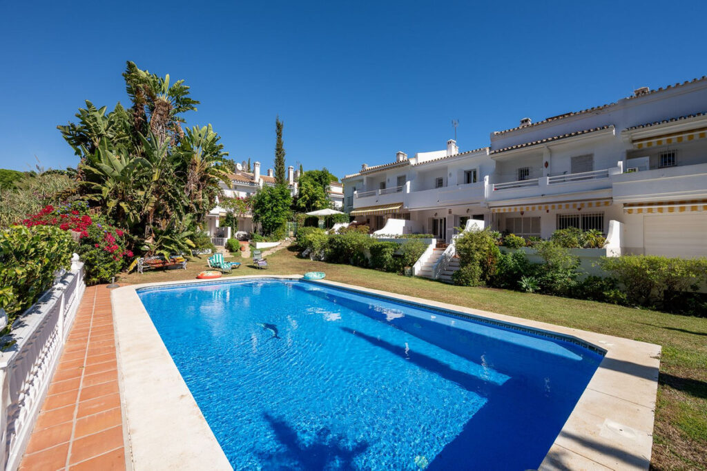 Gerenoveerde 2-slaapkamer-stadshuis in Artola Baja, Cabopino in Cabopino - hoofdfoto