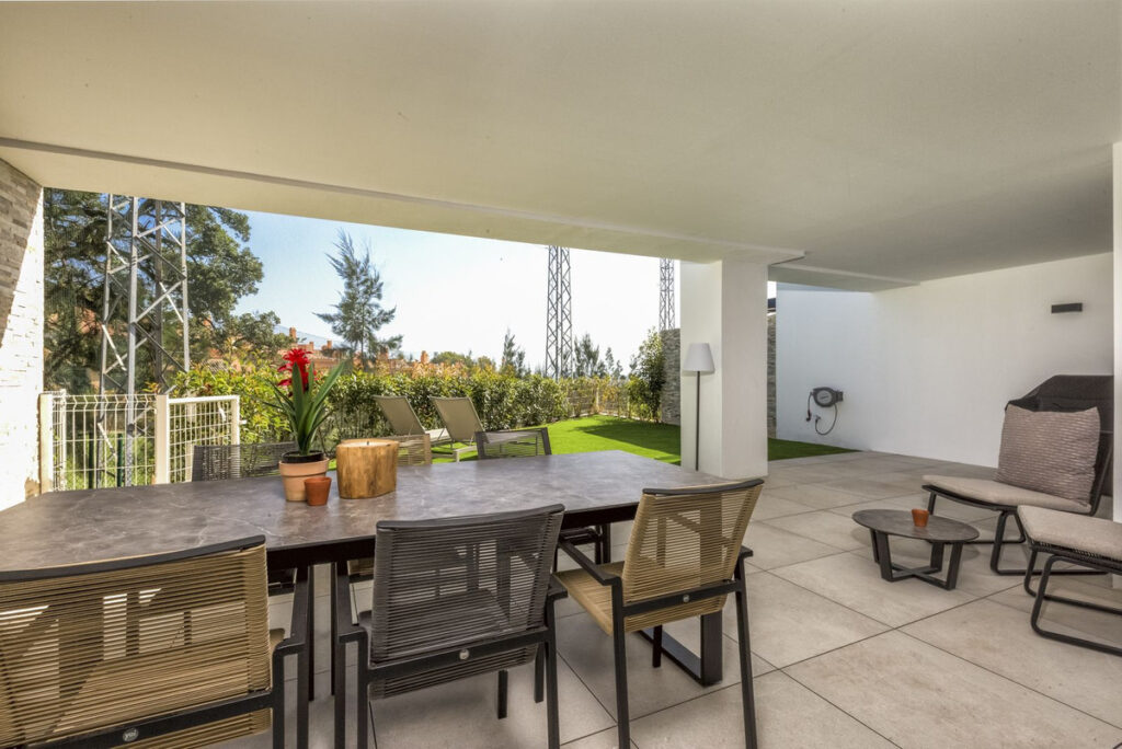 3-slaapkamer begane-grond appartement met tuin in Cabopino in Cabopino - hoofdfoto