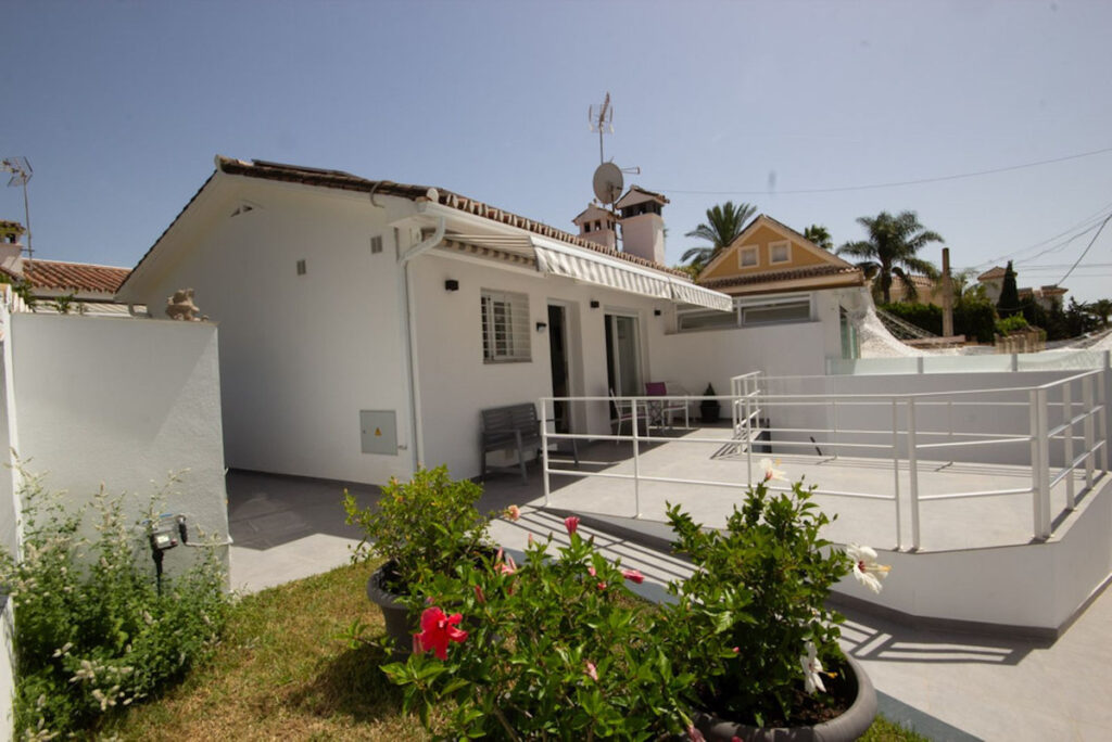 Twee-slaapkamerwoning in Costabella met zonne-energie-installatie – op loopafstand van het strand in Costabella - hoofdfoto