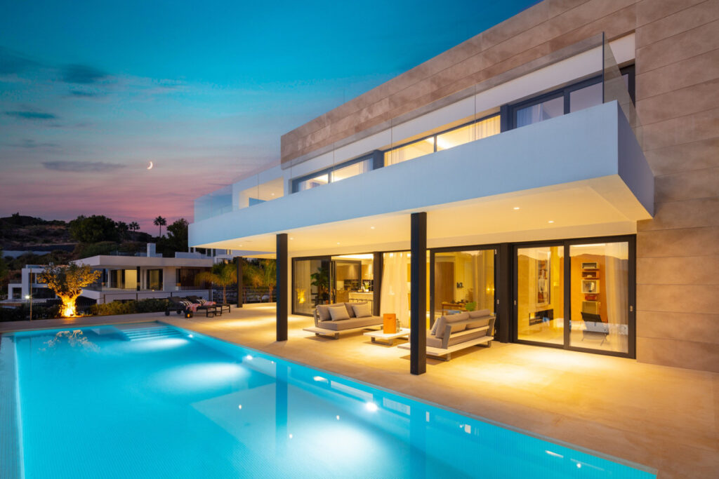 Vijf-slaapkamer villa in Nueva Andalucía (drie verdiepingen) in Nueva Andalucía - hoofdfoto