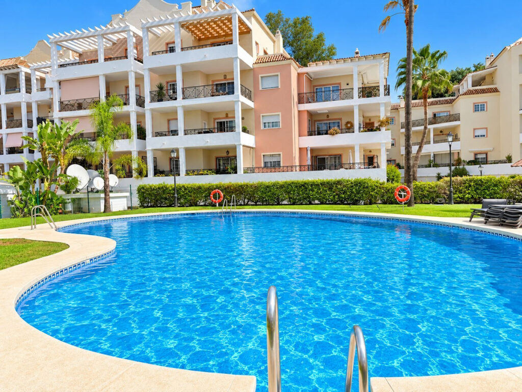 Drie-slaapkamerappartement met terras in Nueva Andalucía in Nueva Andalucía - hoofdfoto