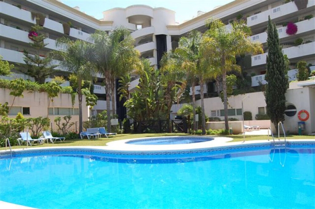 Drie-slaapkamer appartement in Puerto Banús in Puerto Banús - hoofdfoto